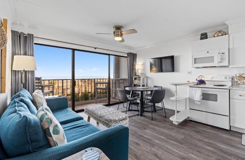 Carolina Beach Apartment | Boardwalk Breeze Oceanfront Pool Villa