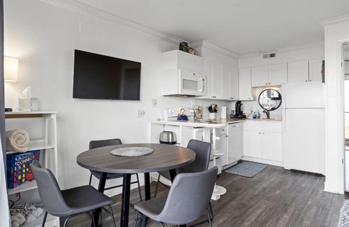 Carolina Beach Apartment | Boardwalk Breeze Oceanfront Pool Villa