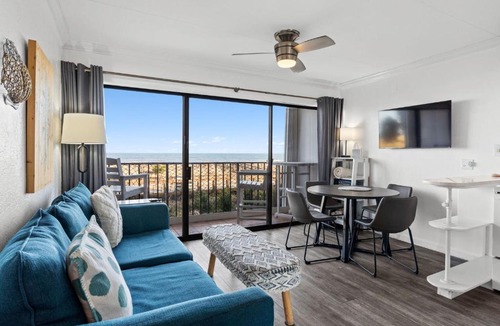 Carolina Beach Apartment | Boardwalk Breeze Oceanfront Pool Villa