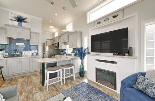 Sherrills Ford Cottage | Boat & Fish: Waterfront Gem in Sherrills Ford!