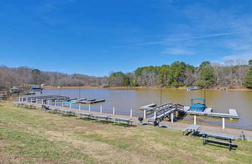 Sherrills Ford Cottage | Boat & Fish: Waterfront Gem in Sherrills Ford!