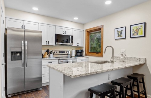 Zirconia House | Bobs Creek Retreat, Hikers and Bikers Delight