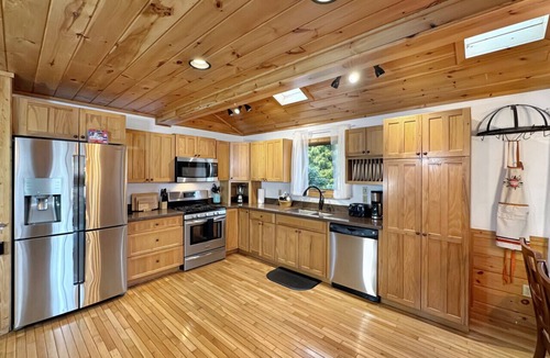 Whittier Apartment | Bocce ball, outdoor movies, close to casino/golf