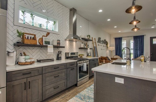 Cleveland Park Villa | Bohemian Farmhouse of your dreams awaits in this 5 bed, 3.5 bath!