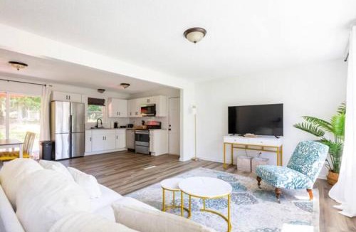 Newton House | Bohemian Retreat Newly Remodeled with New Hot tub