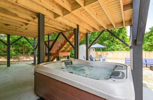 Downtown House | Boho 5BR Modern Villa w Hot Tub, Grill, Patio and Backyard