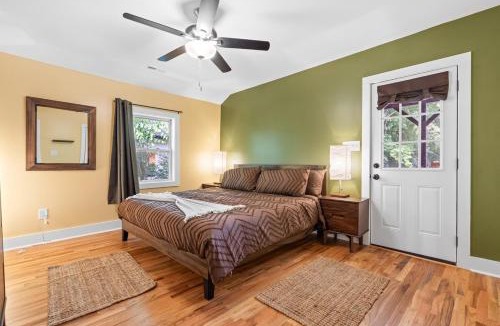 Downtown House | Boho 5BR Modern Villa w Hot Tub, Grill, Patio and Backyard