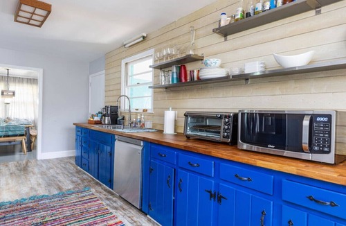 Charlotte House | Boho by the Water! 1750sqft - Fishing & sleeps 11!