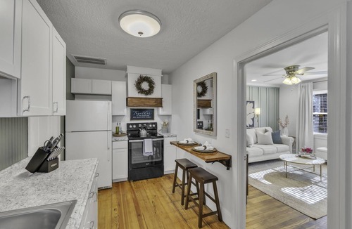 Easley House | Boho on B St- Monthly Rental 2min to DWT Easley