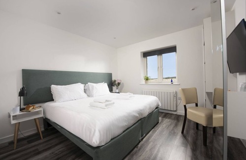St Just Hotel | Bollowall, B&B - a hotel room that sleeps 2 guests in 1 bedroom