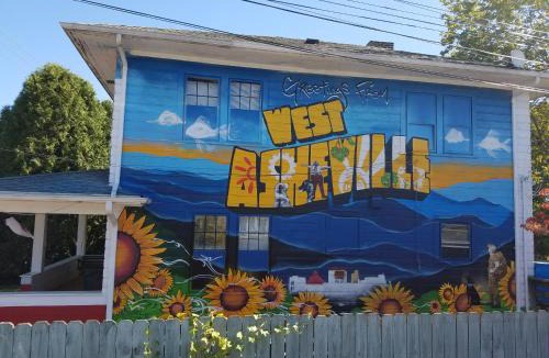 Bear Creek Hostel | Bon Paul & Sharky's Hostel