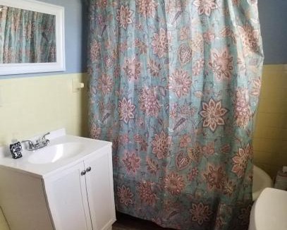 Bear Creek Hostel | Bon Paul & Sharky's Hostel