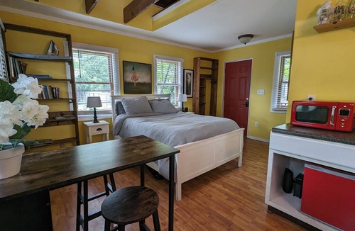 Bear Creek Hostel | Bon Paul & Sharky's Youth Hostel