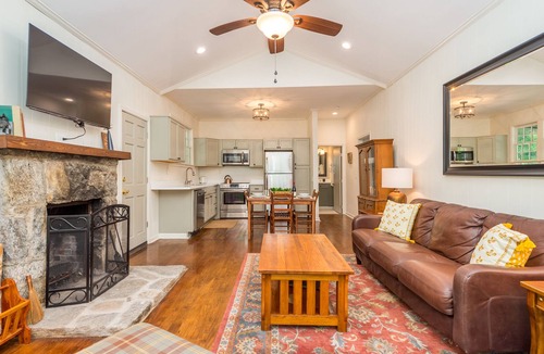 Hendersonville Cabin | Book Lovers Dream Mountain Retreat - 2 King Beds