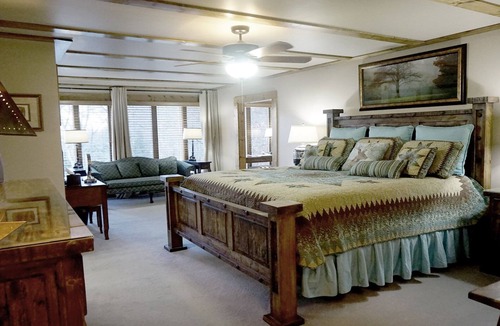 Maggie Valley Cabin | Book Now for 2024~ Luxury Lodge ~ Creek & Mountain View