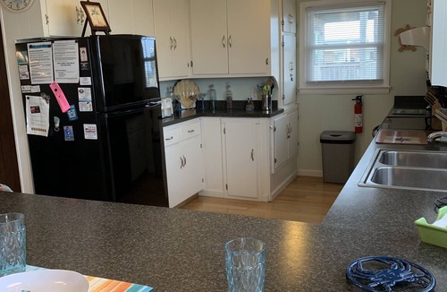 Sea Retreat House | Booking Fall 2025 and 2026. Great Location, Fido Friendly, Great Reviews