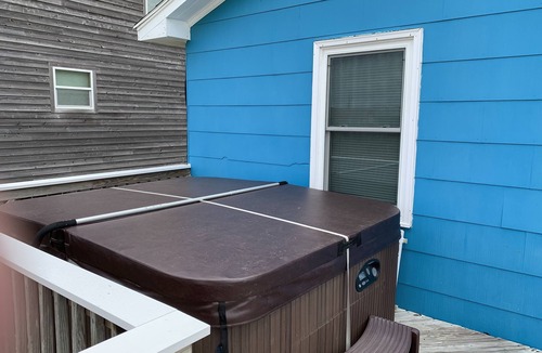 Sea Retreat House | Booking Fall 2025 and 2026. Great Location, Fido Friendly, Great Reviews