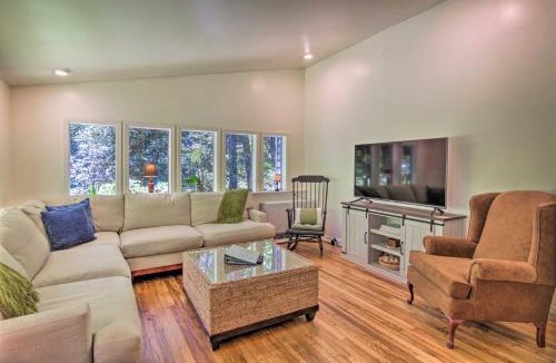Boone House | Boone Cottage with Fire Pit and On-Site Creek!