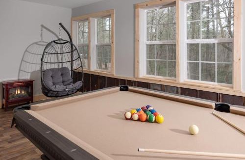Deep Gap House | Boone Getaway Dog Friendly, Hot Tub, Fire Pit!