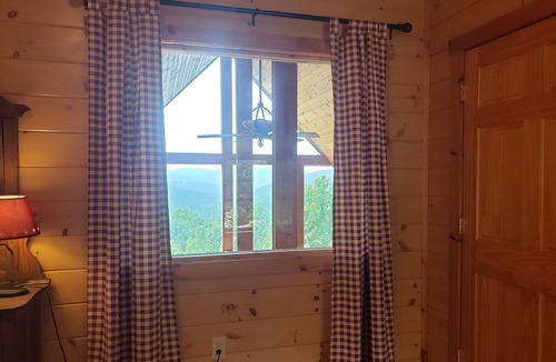 Deep Gap Cabin | Boone is BACK and new LOW rates for our cozy cabin - hot tub, hikes and nature!