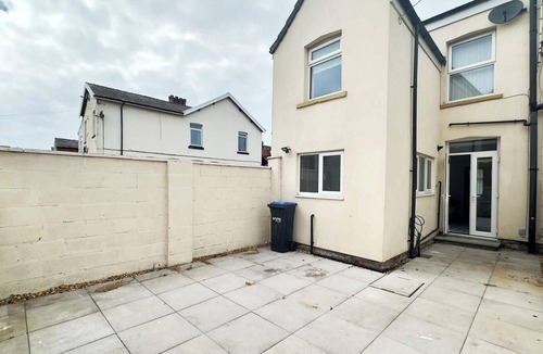 Fleetwood House | Bosun's Bay Summary: