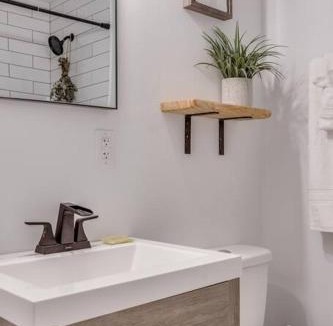 Kings Grant House | Boutique Getaway mins from beach & downtown