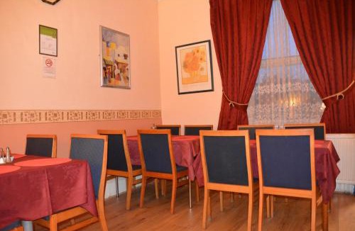 Reading House | Bow Guest House