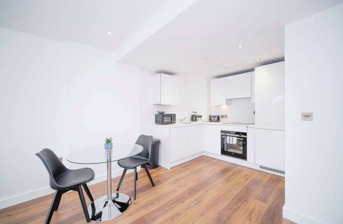 Bracknell Apartment | Bracknell Apartment | Parking | Near Ascot & Station
