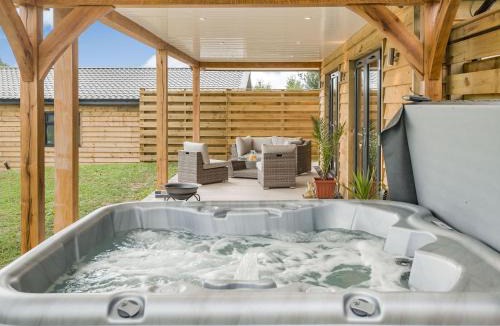 Kington House | Bramley Lodge - Uk38384