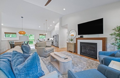 Asheville House | Brand New - 10 Min to Downtown. Luxury high-end finishes. Private Hot Tub & Arcade