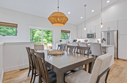 Asheville House | Brand New - 10 Min to Downtown. Luxury high-end finishes. Private Hot Tub & Arcade