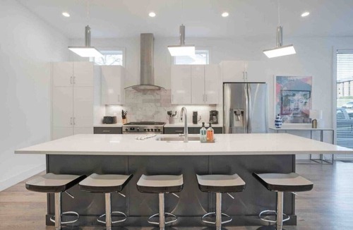 Eighth Avenue House | Brand New/2 Miles to Broadway!