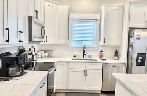 Corolla Light Condo | Brand New 3 Bed, Pet Friendly, Steps to the Beach!