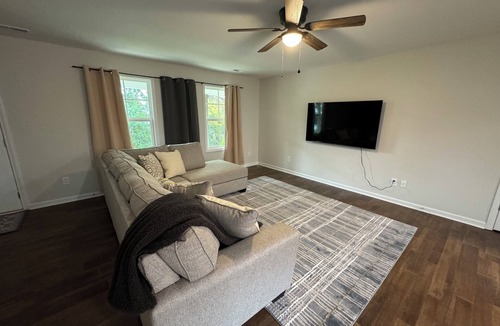 Winston - Salem House | Brand New 3-bedroom house with WiFi, WFU events and Furniture Market ready!