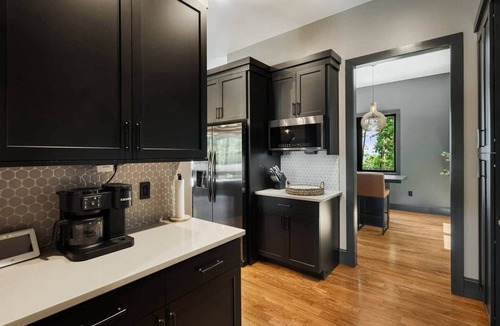 Tuxedo House | Brand New 5-Bedroom Modern Mountain Top Home