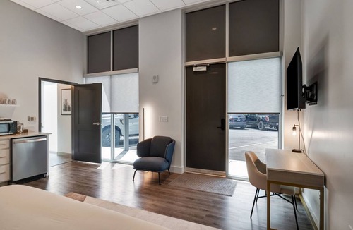Donelson Hotel | Brand New! Corporate Traveler's Retreat!