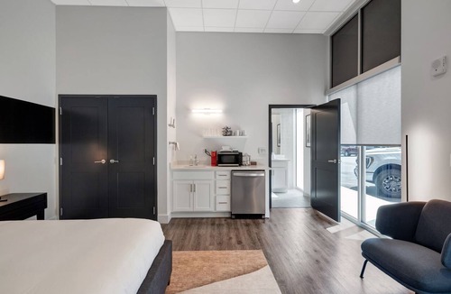 Donelson Hotel | Brand New! Corporate Traveler's Retreat!