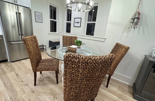 Davidson House | Brand new detached apartment over Garage in Davidson 3 blocks from Main Street