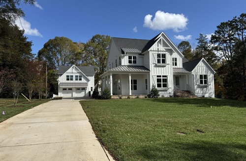 Davidson House | Brand new detached apartment over Garage in Davidson 3 blocks from Main Street