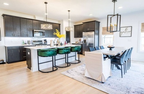 Apex Apartment | Brand New-Downtown Apex-4BD/4BA-Gameroom-2 Kings!