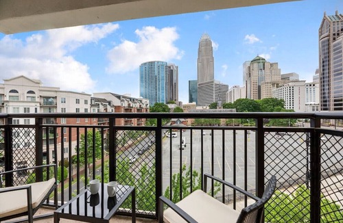 Charlotte Center City Apartment | Brand New Luxury Apt, 2 Mins to Stadium, Free Parking, City Views, WiFi