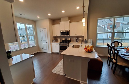 Charlotte House | Brand new luxury townhouse in prime location in Ballantyne - Book now!