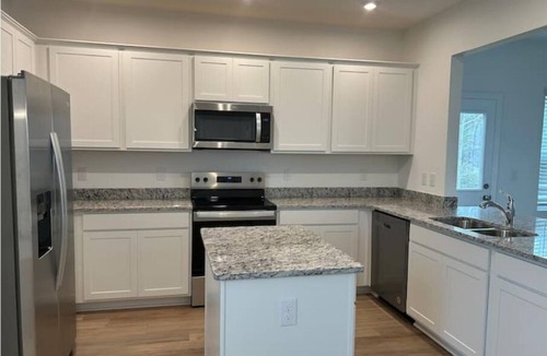 Paw Creek House | Brand New Modern 3BR, King, Queen, Bunks, Office, High Chair & Kid Friendly