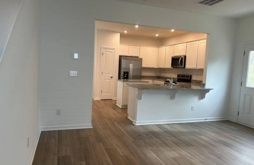 Paw Creek House | Brand New Modern 3BR, King, Queen, Bunks, Office, High Chair & Kid Friendly
