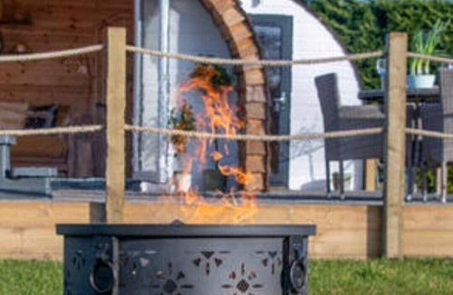 Stillington Cabin | Brand new pod with a hot tub, dogs allowed, in the heart of North Yorkshire.