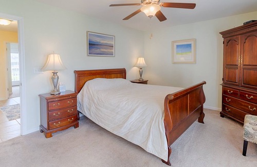 McCutcheon Field House | BRAND NEW PRIVATE DOCK & SUNSET VIEWS! Sleeps 11, elevator, small dogs welcome