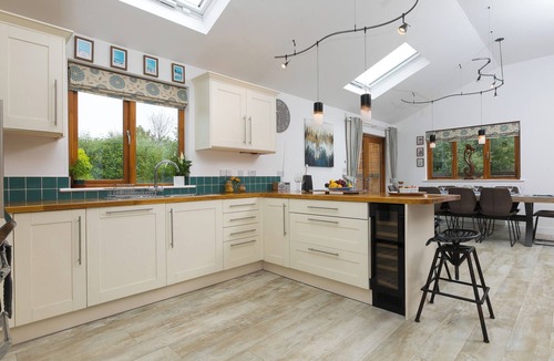 Saint Breward Cottage | BRANOCK, TOR DOWN QUARRY, pet friendly, with hot tub in St Breward