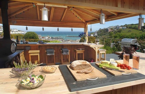 Mevagissey House | Breath-taking Manor with Pool, Tennis Court & Sea Views