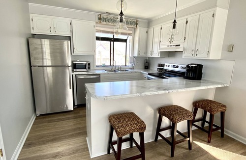 Surf City House | Breathtaking Beachfront View! Sleeps 8, Spacious Patios & Dog-Friendly