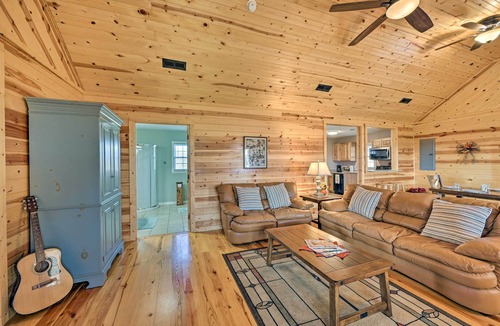 Elkin House | Breathtaking Elkin Getaway w/Vineyard Views!